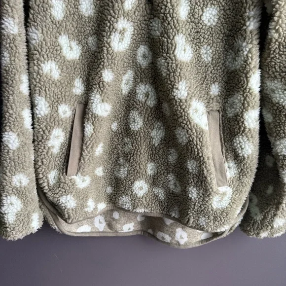 Carve Designs Wesport Jacquard Tunic Quarter Zip Jacket Medium in Olive Leopard - Picture 3 of 6